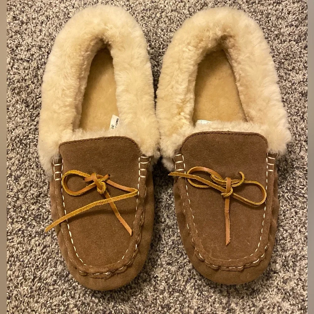 Slippers - Picture 3 of 9